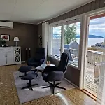 Stort Hus Ved Sjokanten * Karlsøy