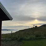 Stort Hus Ved Sjokanten Karlsøy