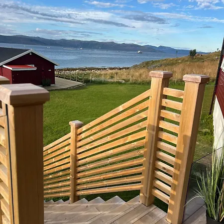Stort Hus Ved Sjokanten Villa Karlsøy