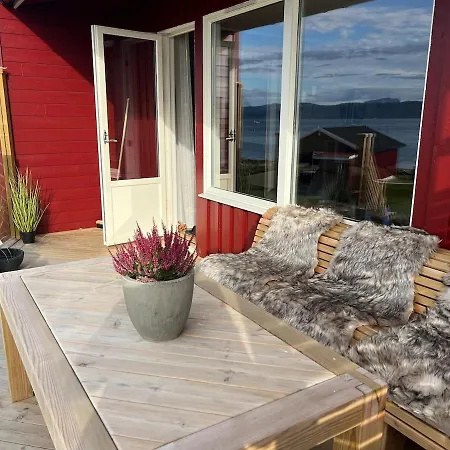 Stort Hus Ved Sjokanten Karlsøy