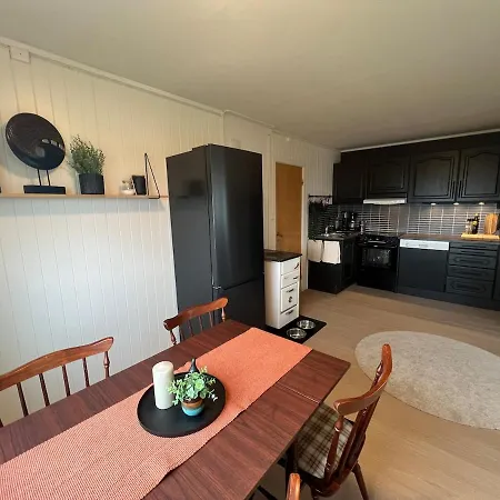 Villa Stort Hus Ved Sjokanten Karlsøy