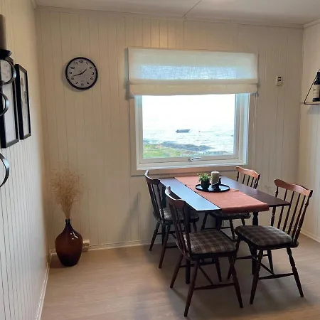 Stort Hus Ved Sjokanten * Karlsøy