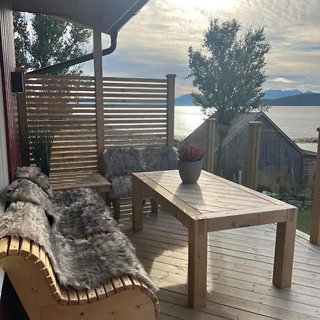 Stort Hus Ved Sjokanten * Karlsøy