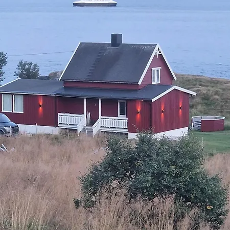 Stort Hus Ved Sjokanten Villa Karlsøy
