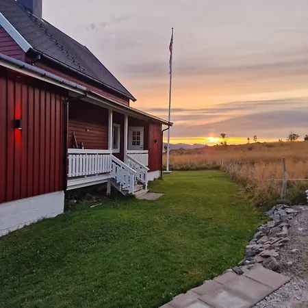 Stort Hus Ved Sjokanten Villa Karlsøy