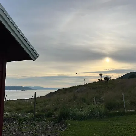 Stort Hus Ved Sjokanten Karlsøy