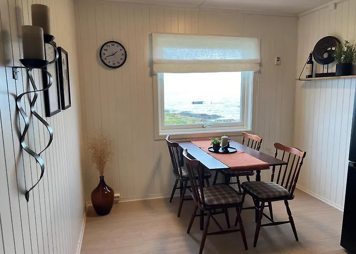 Stort Hus Ved Sjokanten * Karlsøy