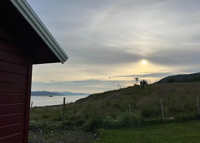 Stort Hus Ved Sjokanten Karlsøy