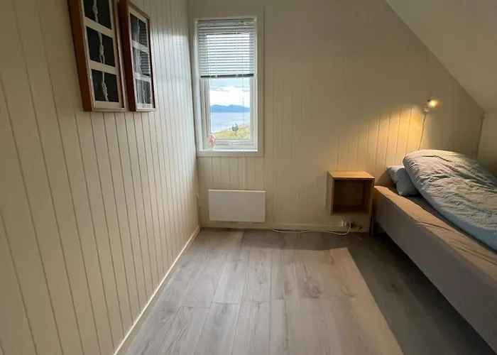 Stort Hus Ved Sjokanten Karlsøy